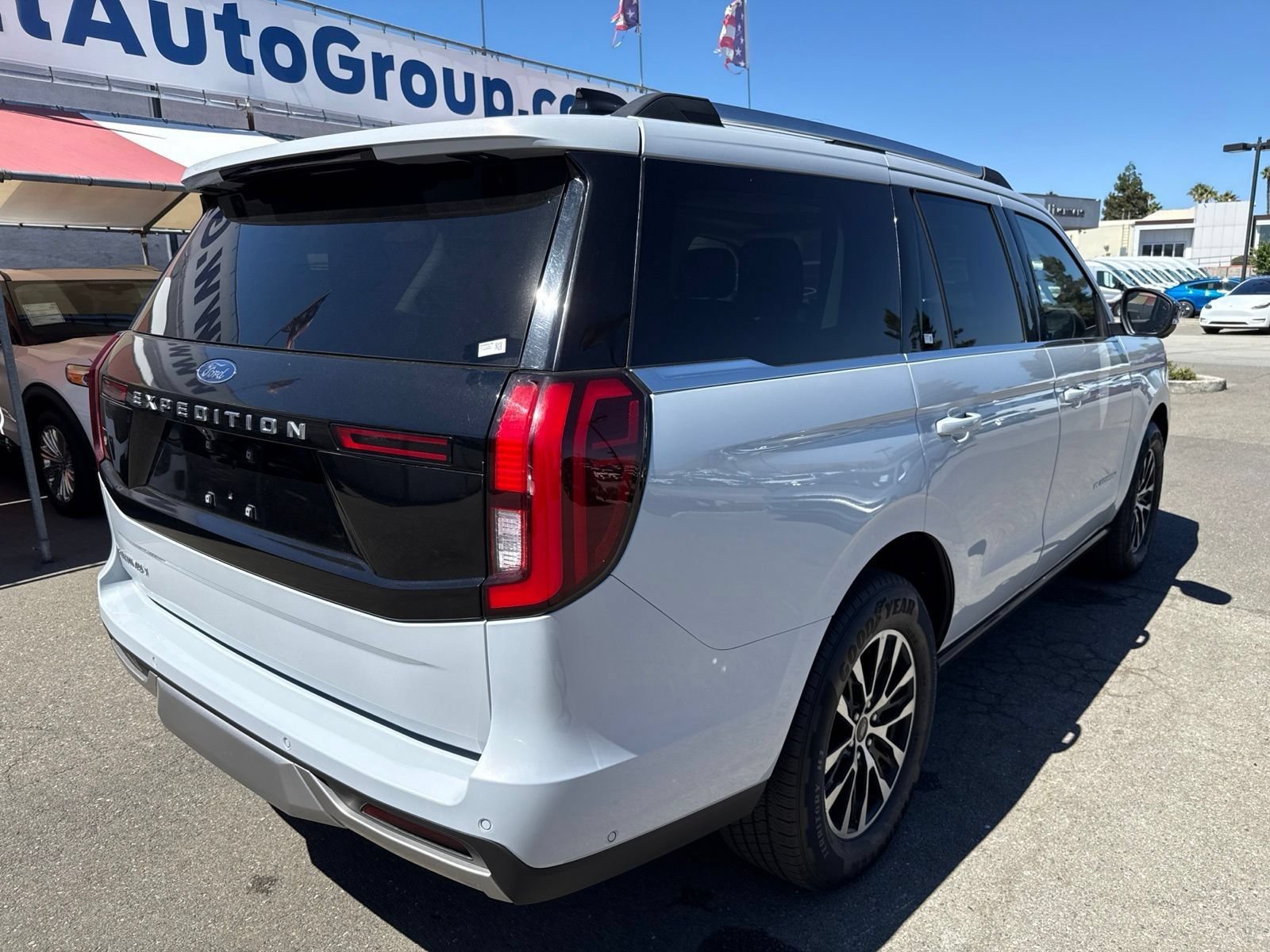 Certified 2025 Ford Expedition Platinum AWD/4WD image 5