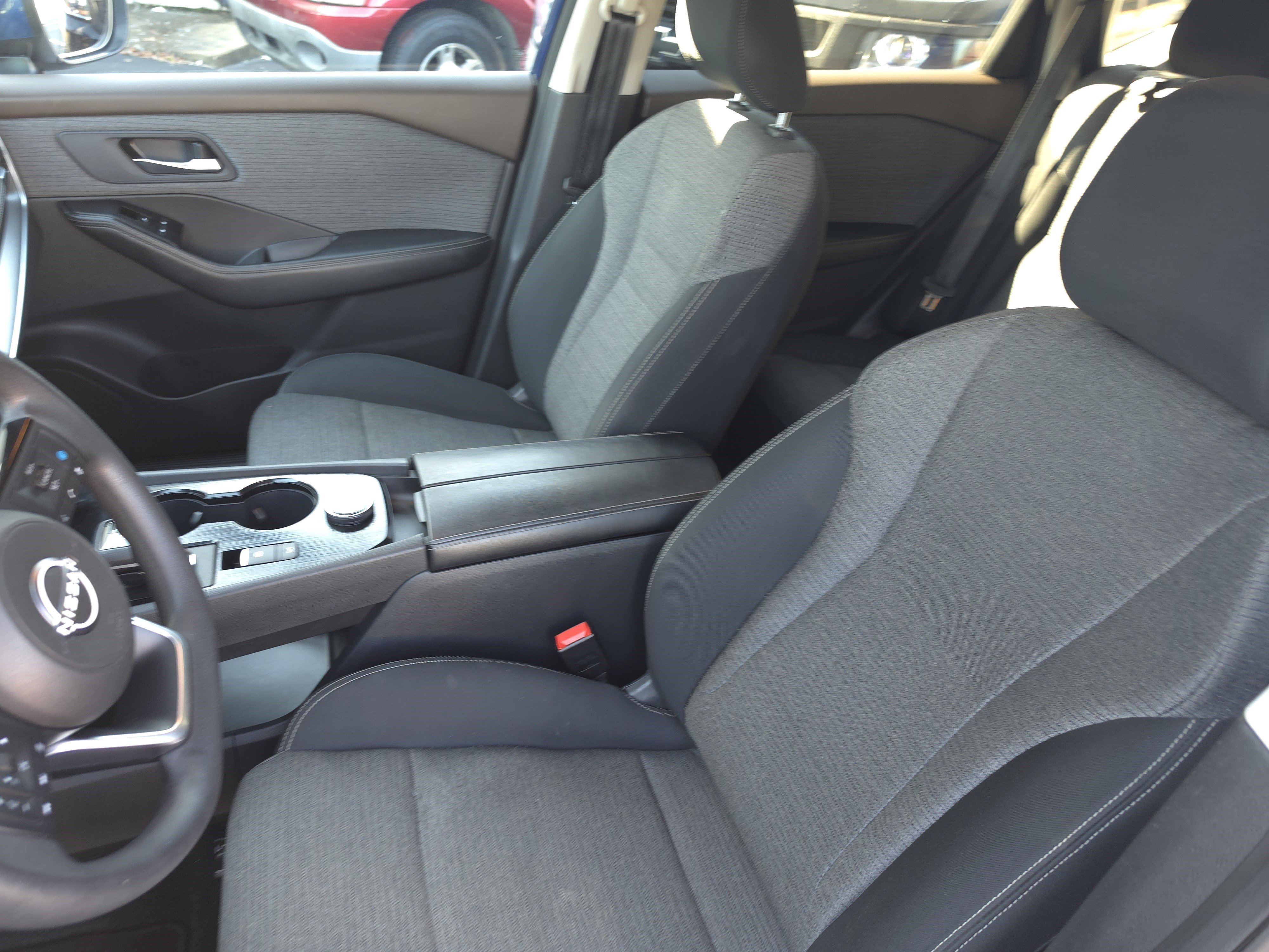 Used 2023 Nissan Rogue SV AWD/4WD image 16