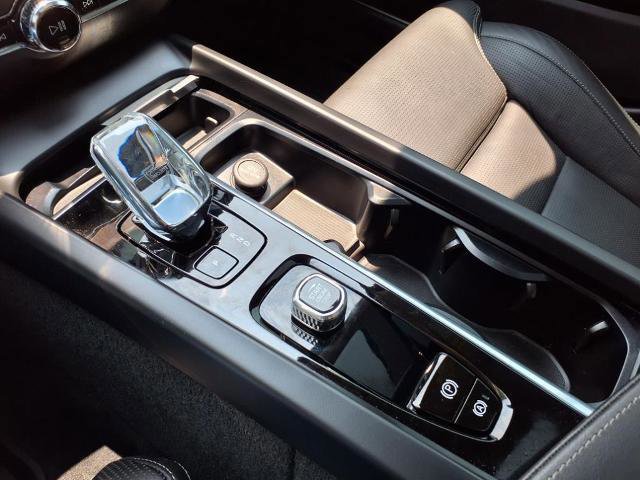 Used 2023 Volvo V60 B5 Cross Country Ultimate w/ Climate Package image 13