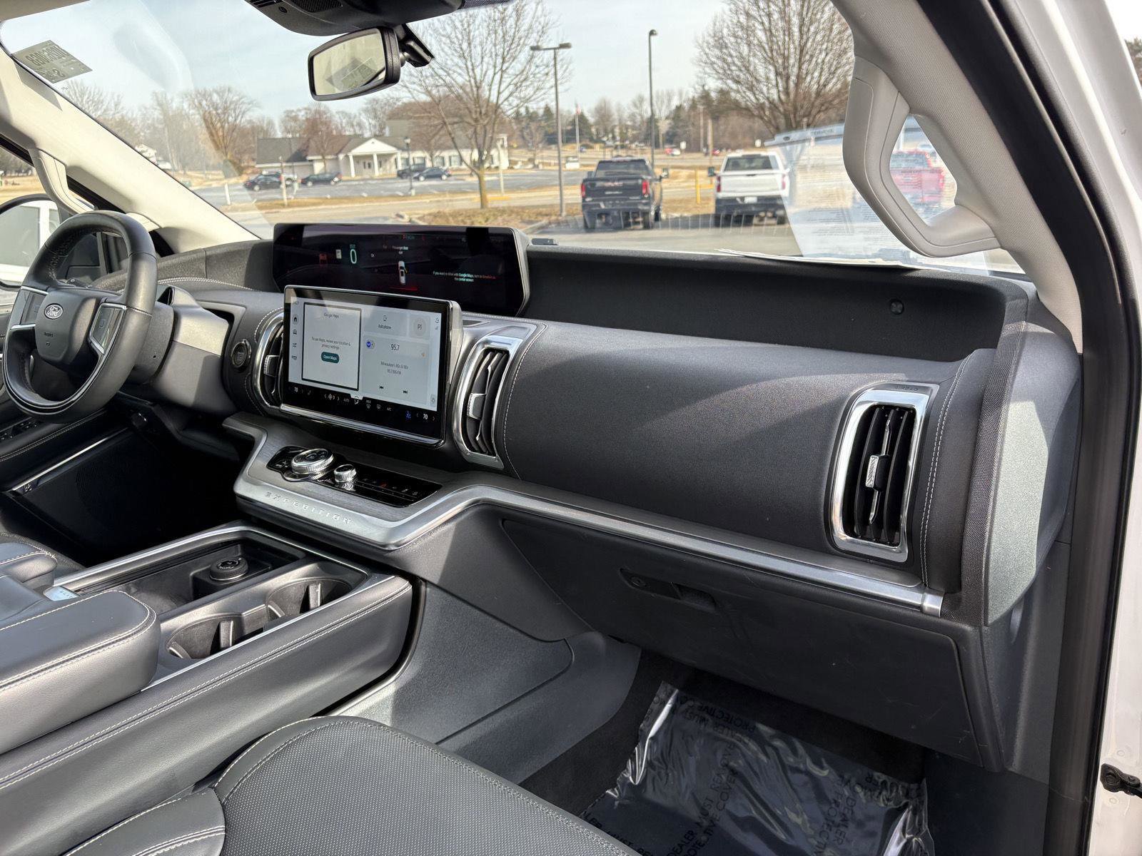 Certified 2025 Ford Expedition Platinum image 24