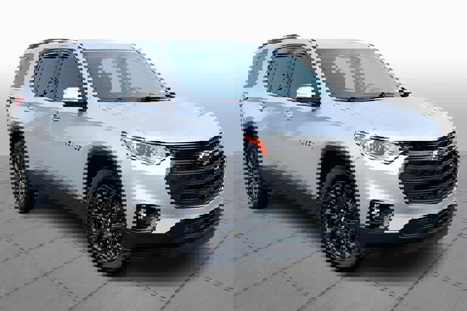 Used 2021 Chevrolet Traverse RS image 2