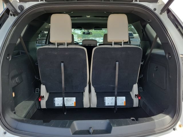 Certified 2018 Ford Explorer XLT w/ Equipment Group 202A FWD image 9