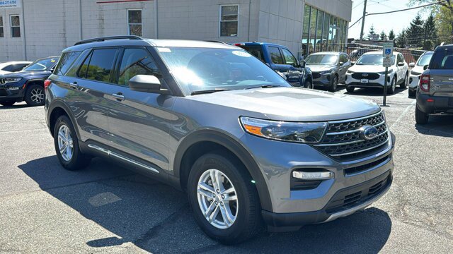 Certified 2022 Ford Explorer XLT w/ Equipment Group 202A AWD/4WD image 7