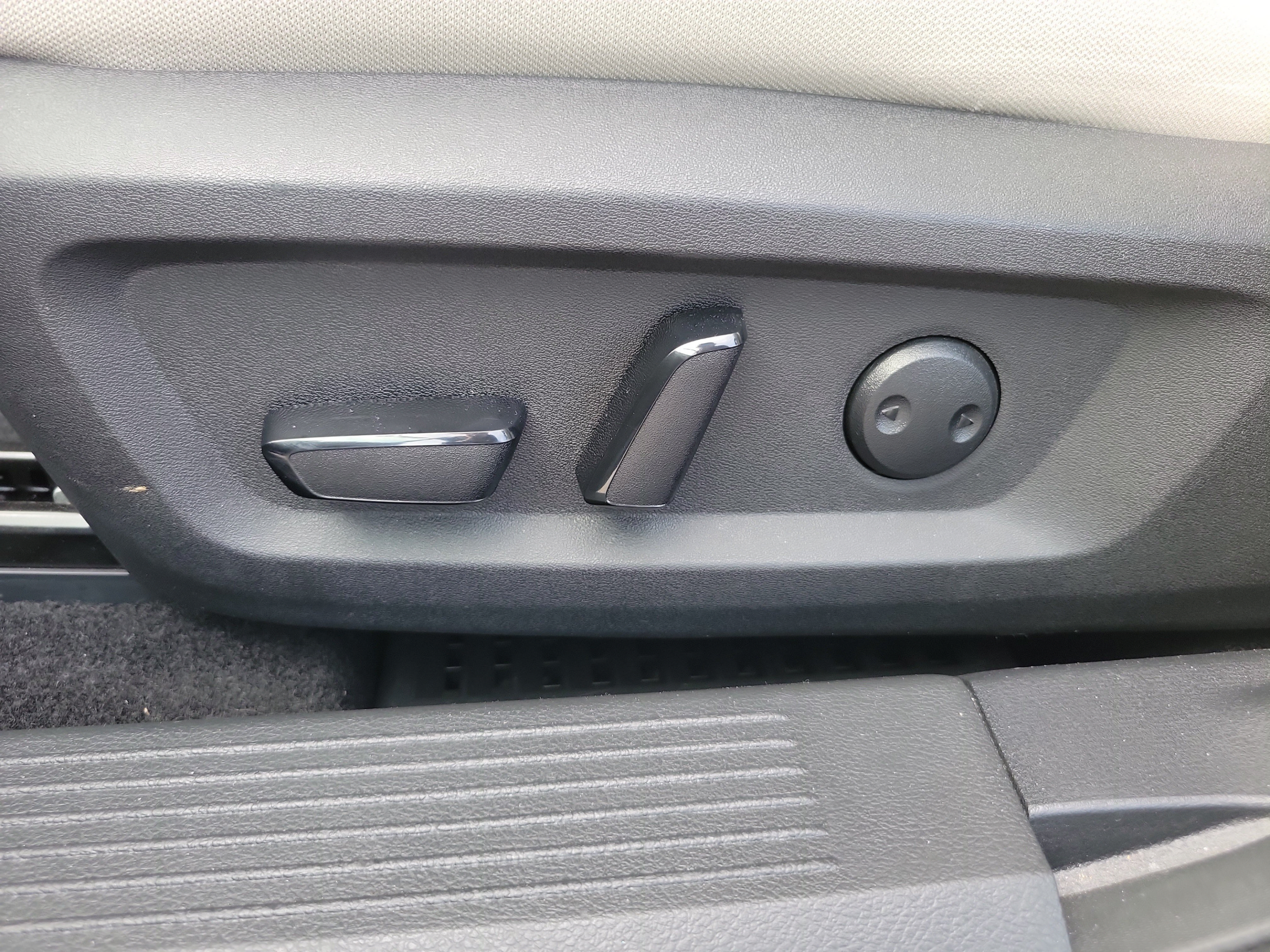 Used 2023 Nissan Rogue SV AWD/4WD image 16