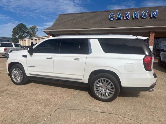 Used 2023 GMC Yukon XL Denali AWD/4WD image 3