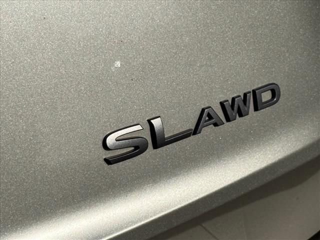 Used 2024 Nissan Rogue SL AWD/4WD image 14
