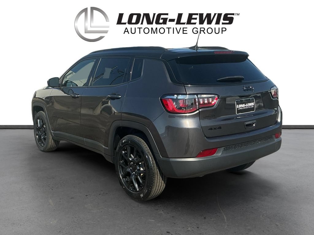 Used 2023 Jeep Compass Latitude w/ Sun and Sound Group AWD/4WD image 4