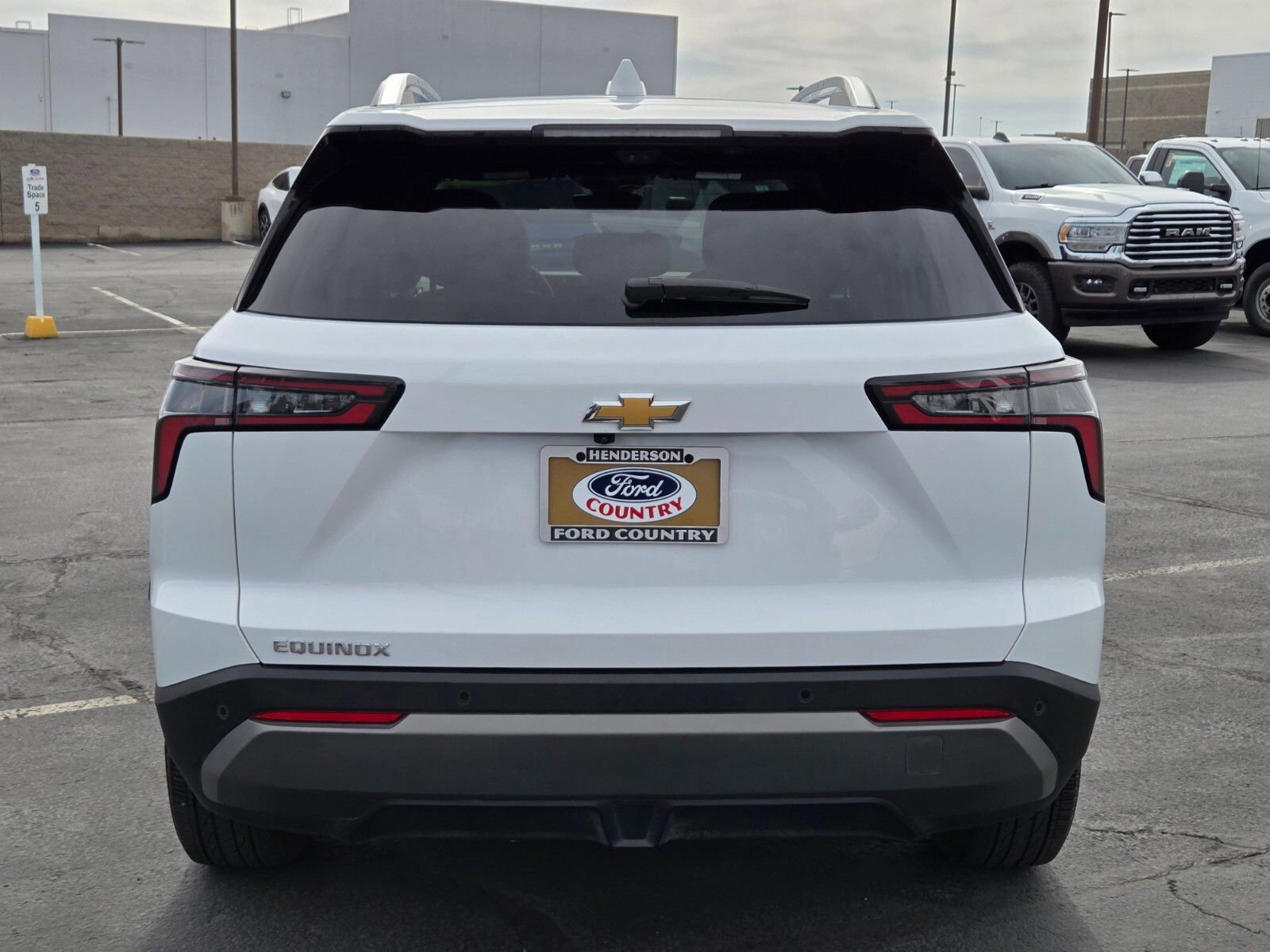 Used 2025 Chevrolet Equinox LT w/ Convenience Package II image 4