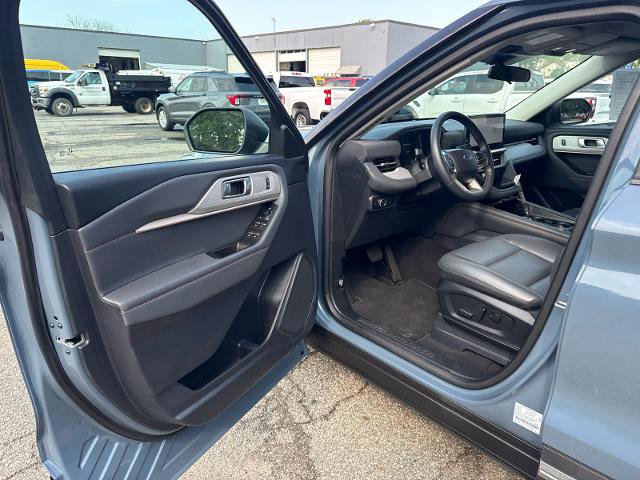 Certified 2025 Ford Explorer Active w/ Active Comfort Package AWD/4WD image 6