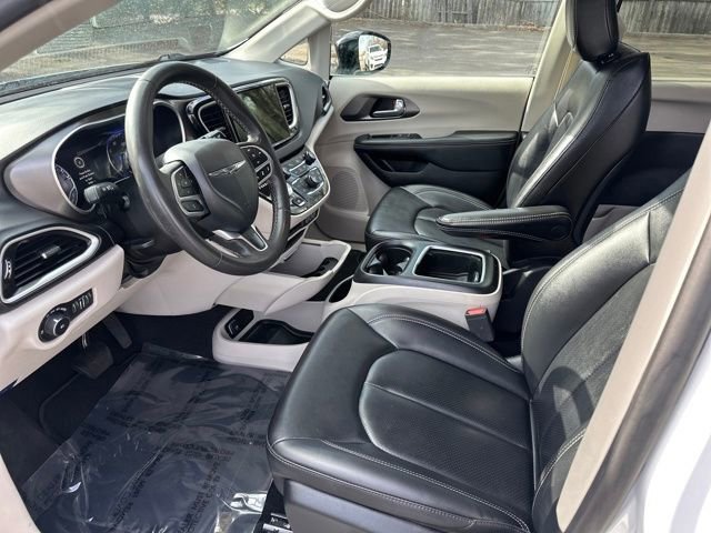 Used 2024 Chrysler Pacifica Touring-L image 30