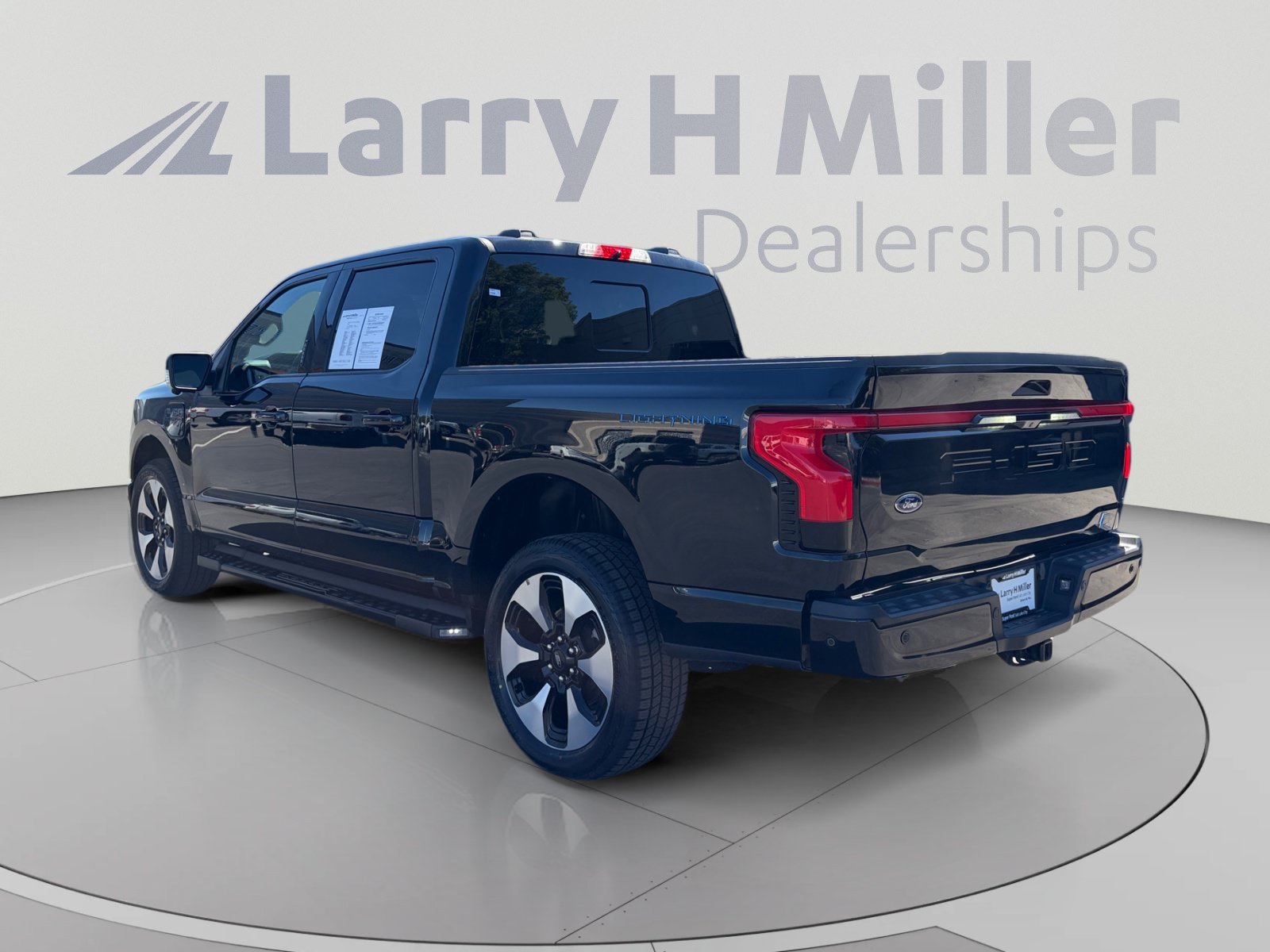 Certified 2023 Ford F150 Lightning Platinum AWD/4WD image 3