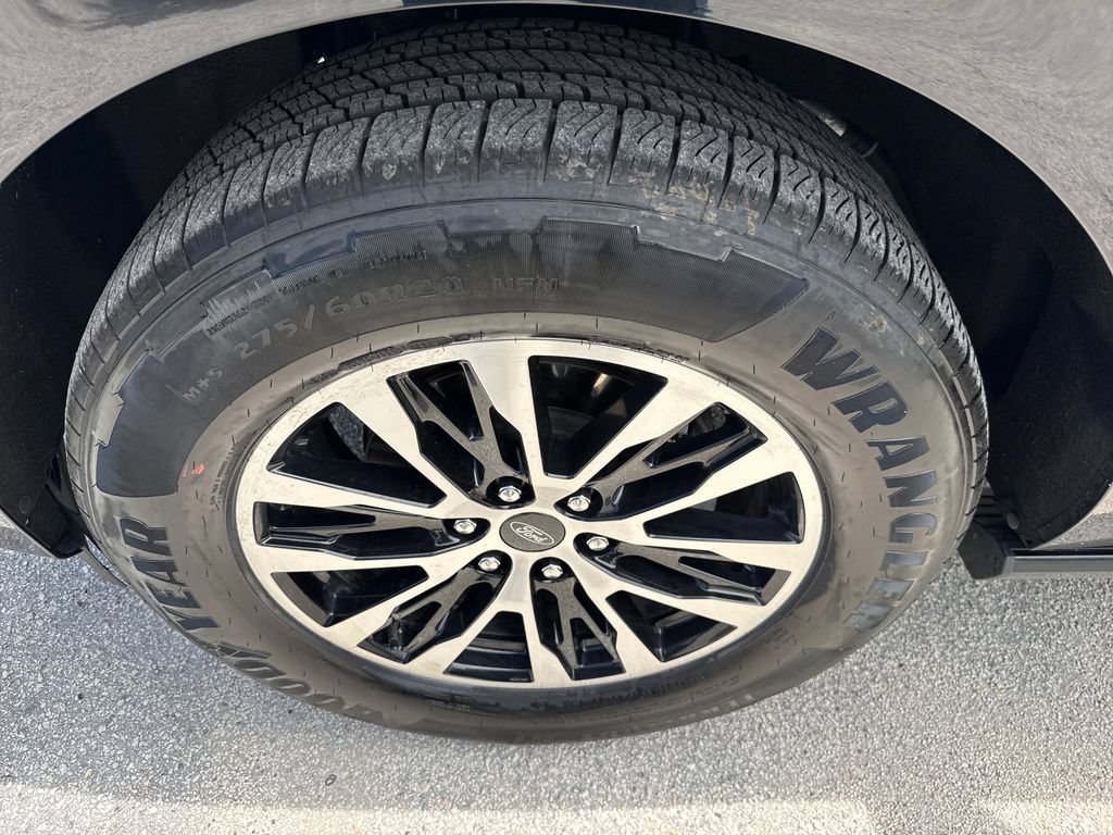 Certified 2025 Ford Expedition Max Platinum AWD/4WD image 14