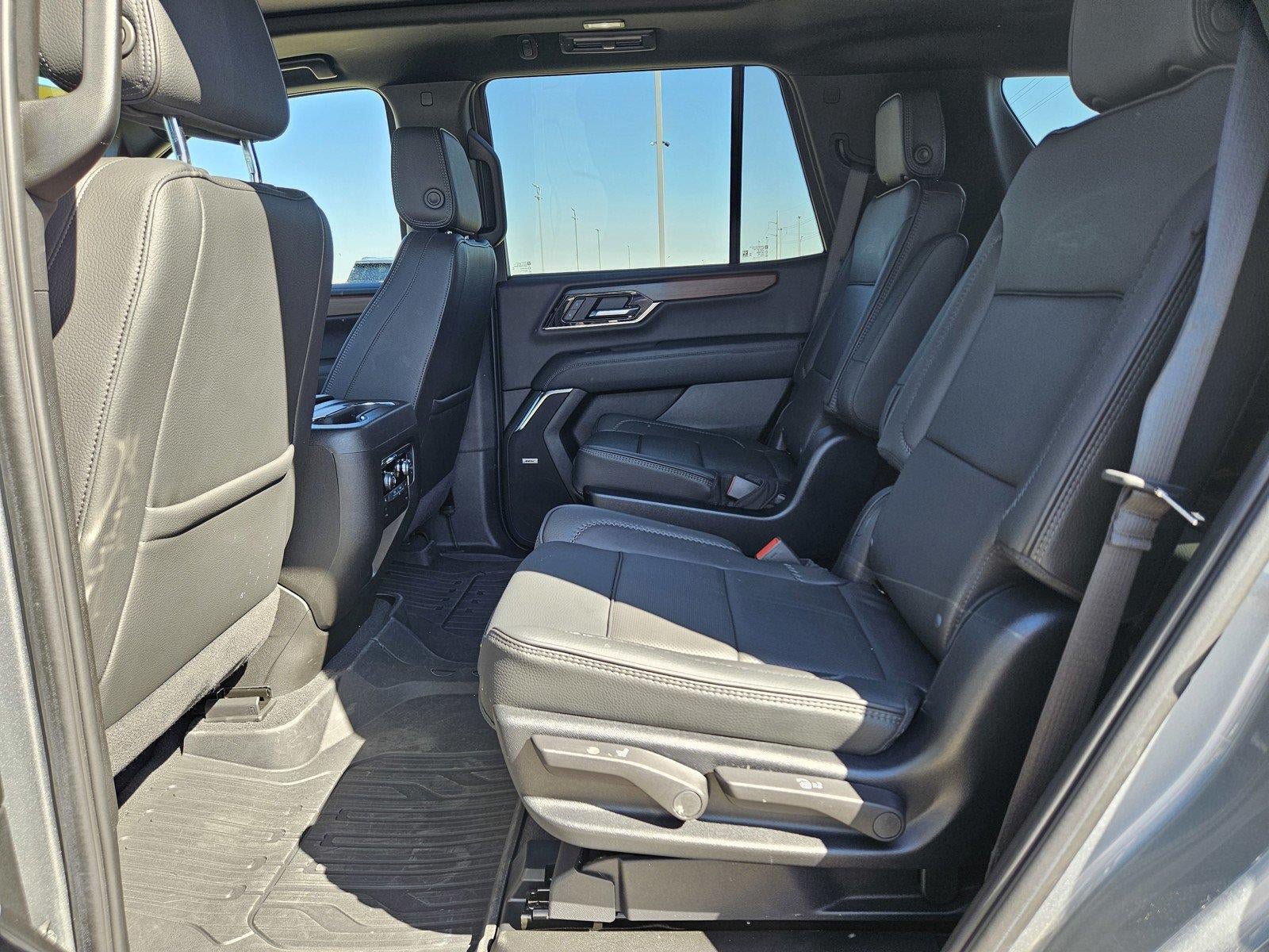 Used 2025 GMC Yukon Denali w/ Sun & Power Step Package AWD/4WD image 12