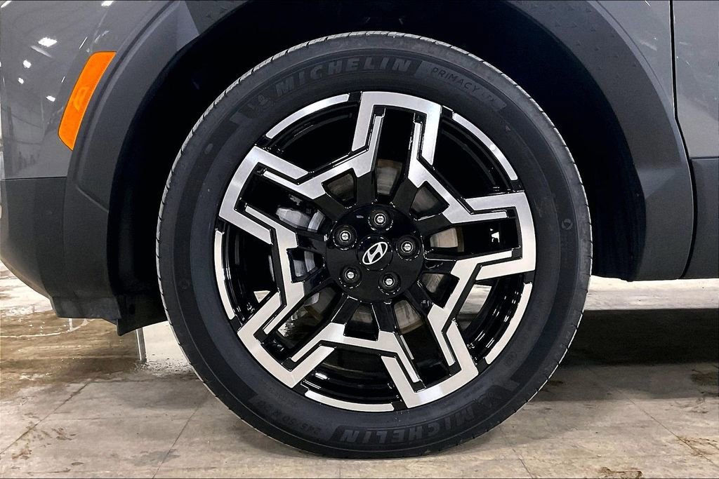 Used 2025 Hyundai Santa Cruz Limited image 11