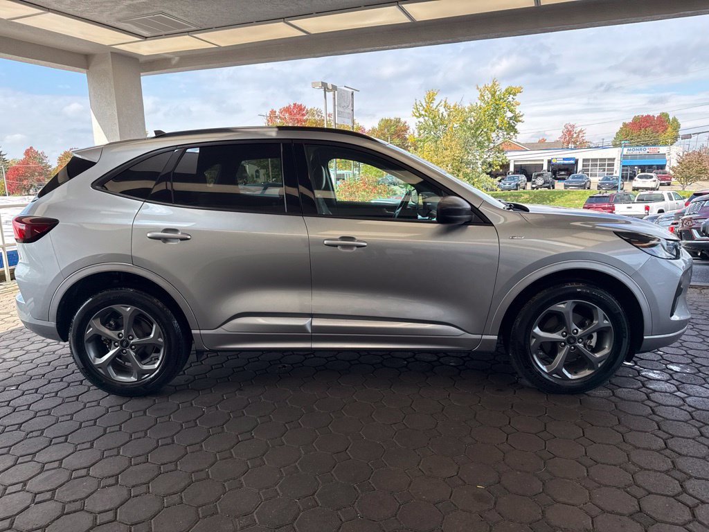 Certified 2023 Ford Escape ST-Line w/ Tech Pack #1 AWD/4WD image 5