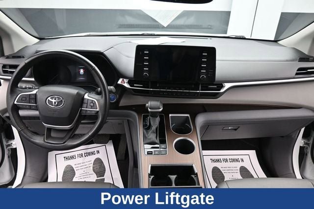 Used 2024 Toyota Sienna XLE FWD image 19