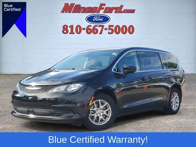 Used 2023 Chrysler Voyager LX image 1