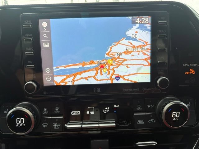 Used 2021 Toyota Highlander XSE AWD/4WD image 12