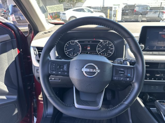 Used 2025 Nissan Rogue SV FWD image 15