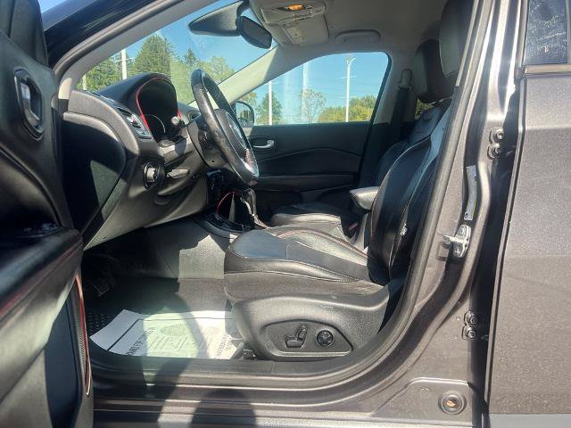 Used 2018 Jeep Compass Trailhawk w/ Leather Interior Group AWD/4WD image 22