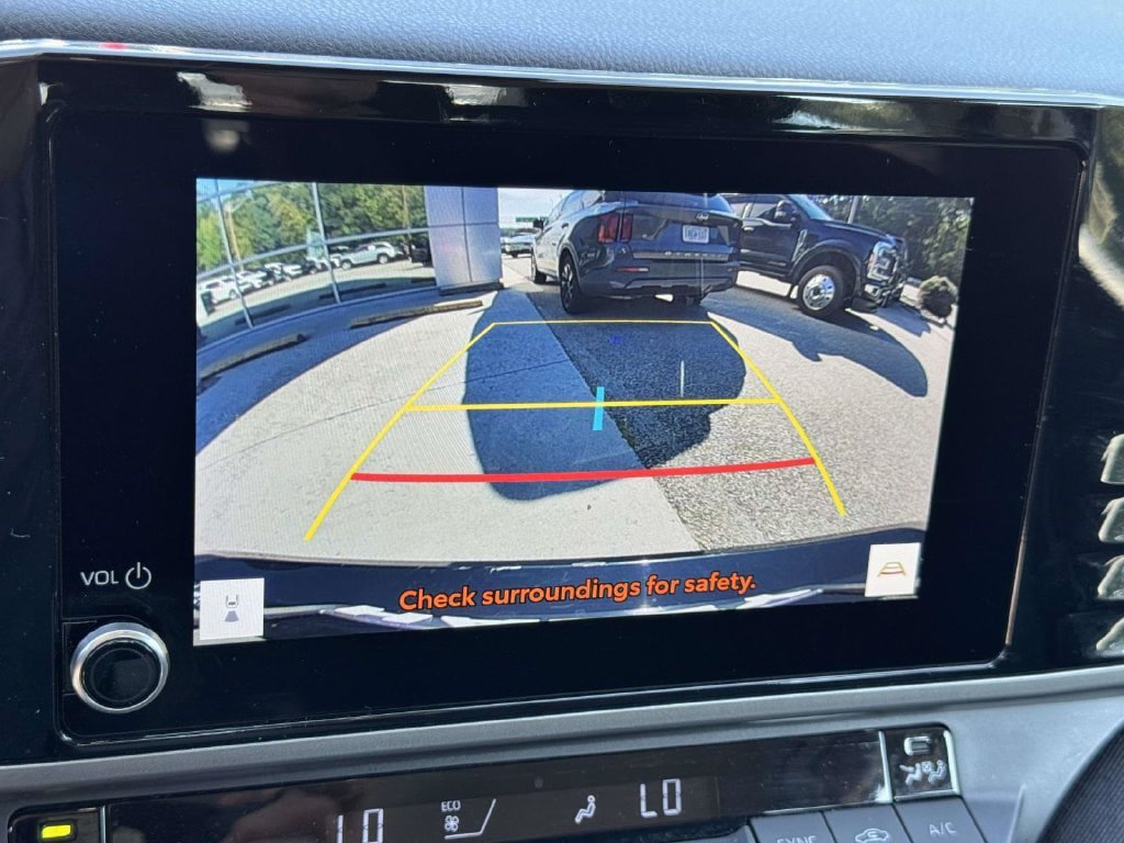 Used 2025 Toyota Camry LE FWD image 4