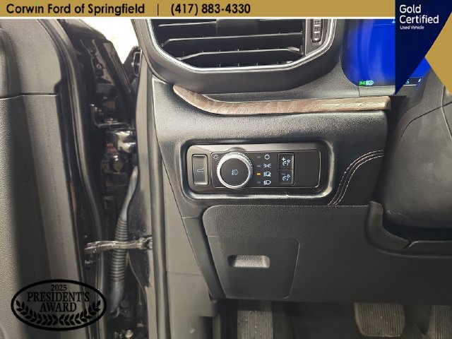 Certified 2023 Ford Explorer Platinum w/ Technology Package AWD/4WD image 38