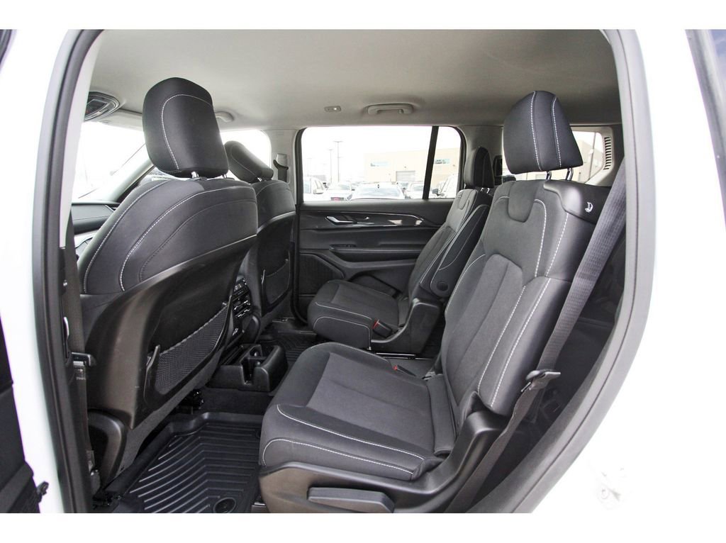 Used 2023 Jeep Grand Cherokee L Laredo AWD/4WD image 10