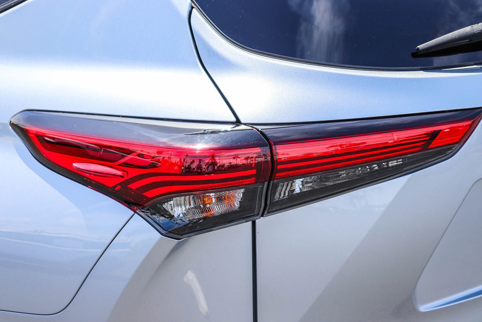 Used 2021 Toyota Highlander XSE FWD image 7