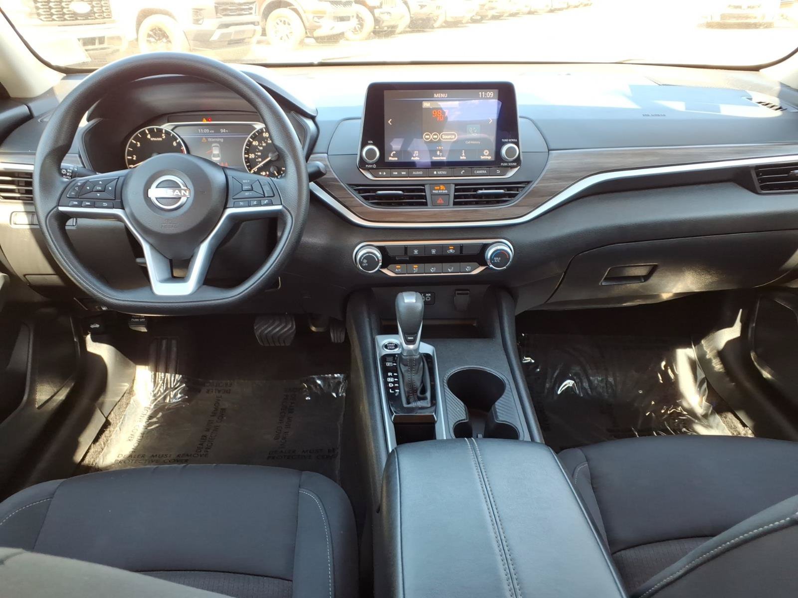 Used 2025 Nissan Altima 2.5 SV FWD image 18