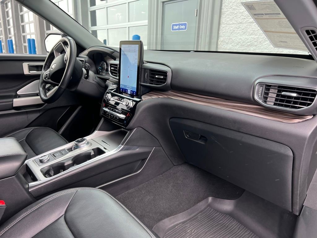 Certified 2023 Ford Explorer Limited w/ Limited Technology Package image 41