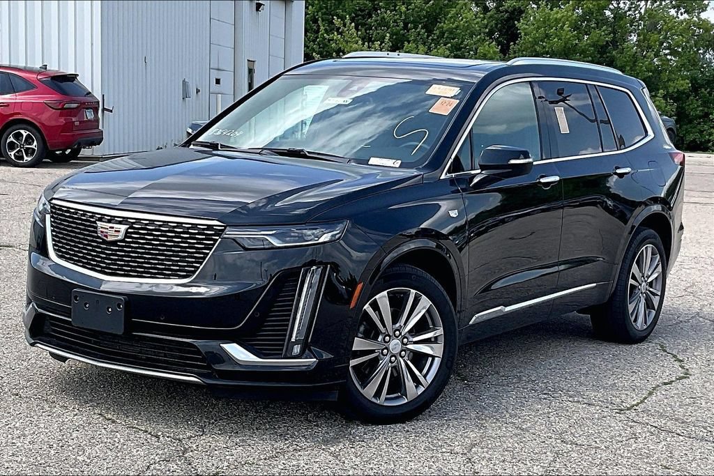 Used 2024 Cadillac XT6 Premium Luxury AWD/4WD image 2