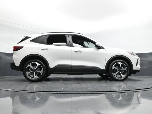 Certified 2025 Ford Escape ST-Line Select AWD/4WD image 39