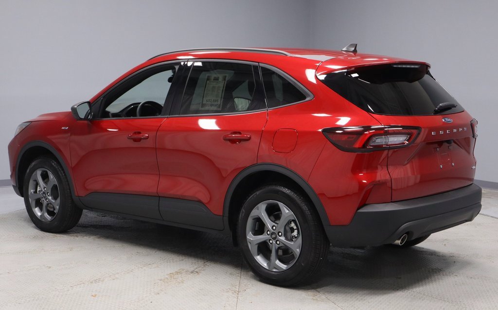 Certified 2025 Ford Escape ST-Line w/ Cold Weather Package image 9