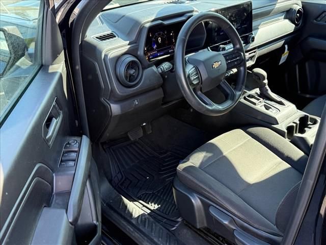 Used 2023 Chevrolet Colorado W/T RWD image 9