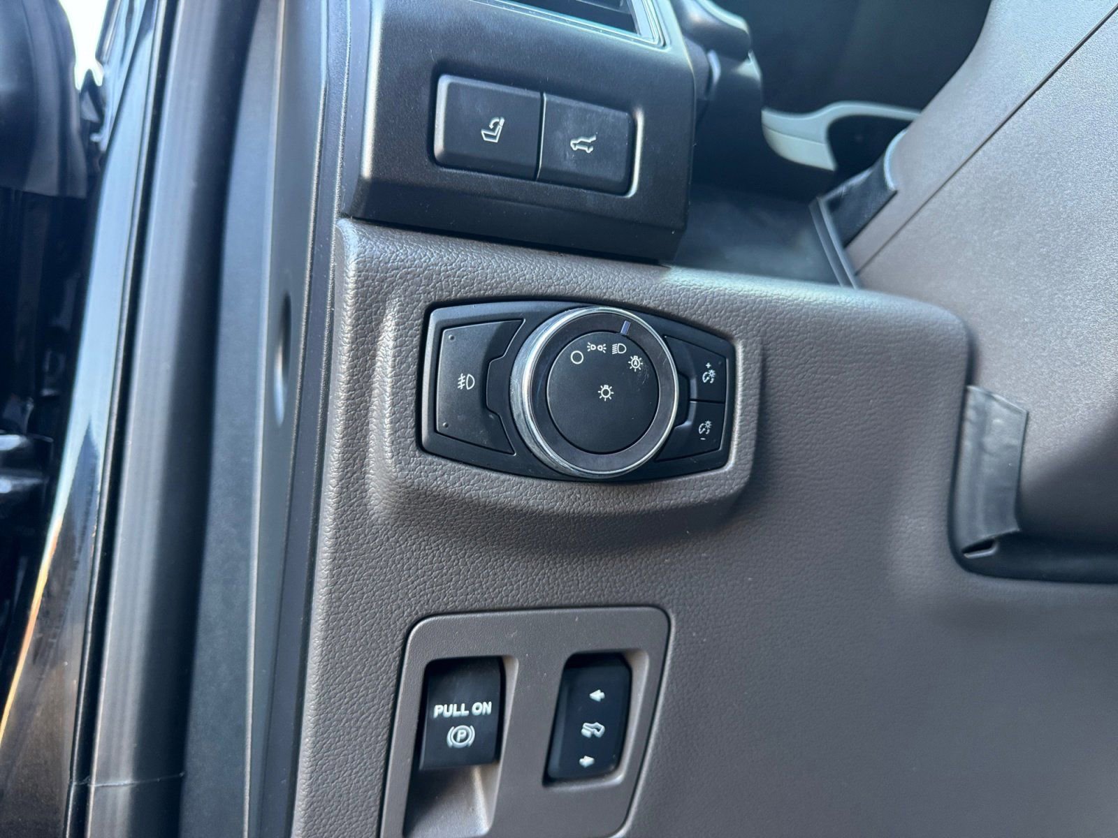 Certified 2018 Ford Expedition Limited image 23