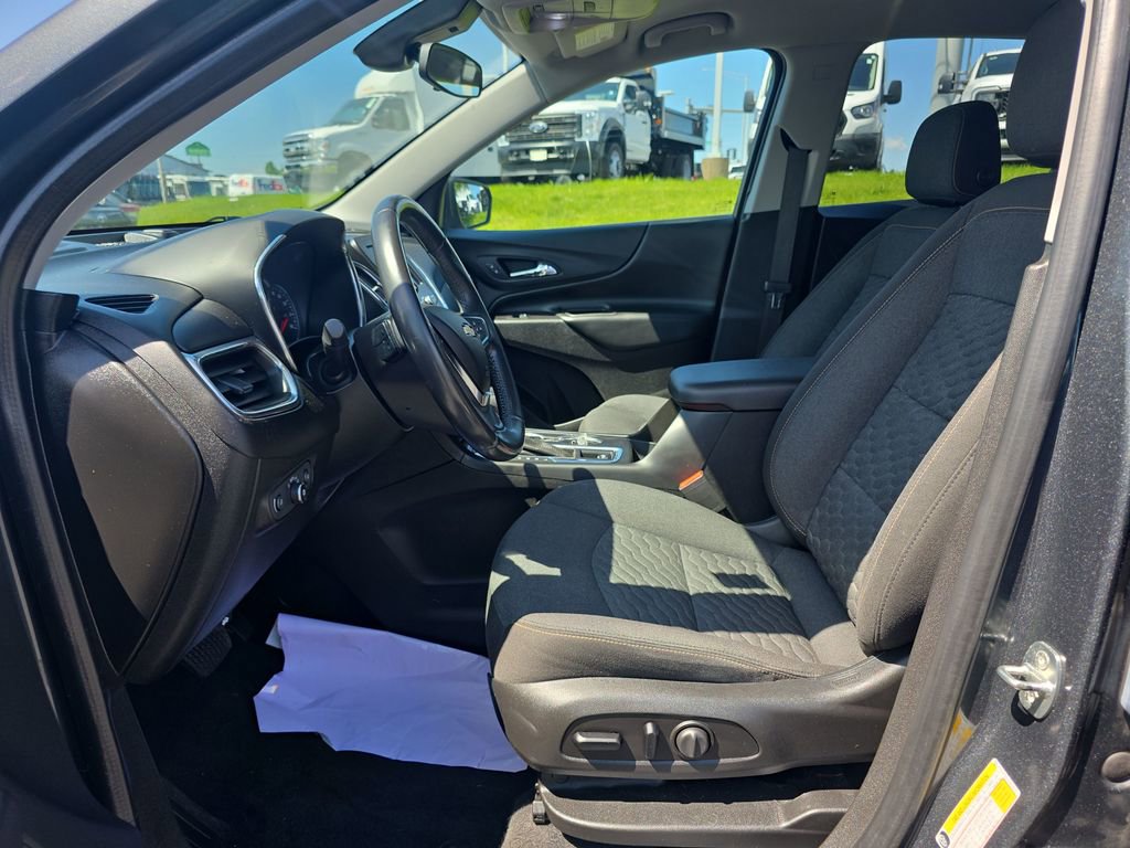 Used 2020 Chevrolet Equinox LT w/ Driver Convenience Package AWD/4WD image 17