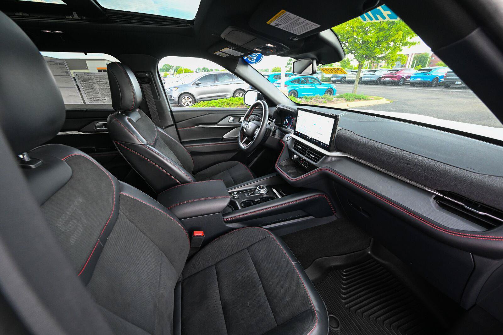Certified 2025 Ford Explorer ST AWD/4WD image 26