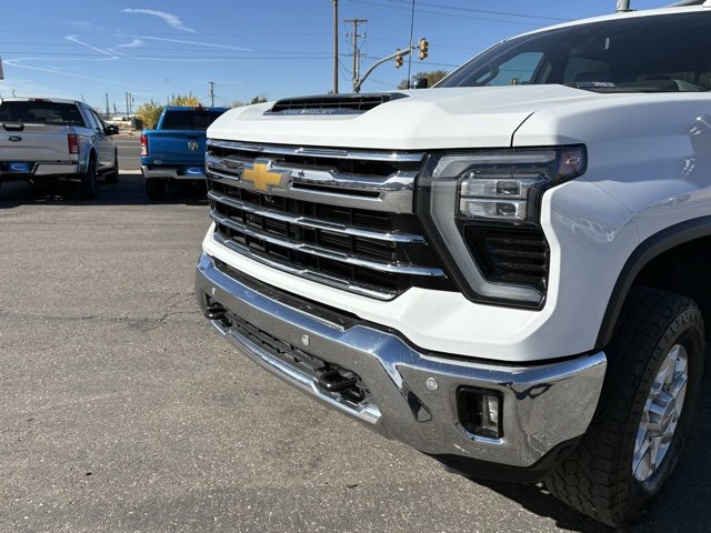 Used 2024 Chevrolet Silverado 3500 LTZ w/ LTZ Convenience Package image 7