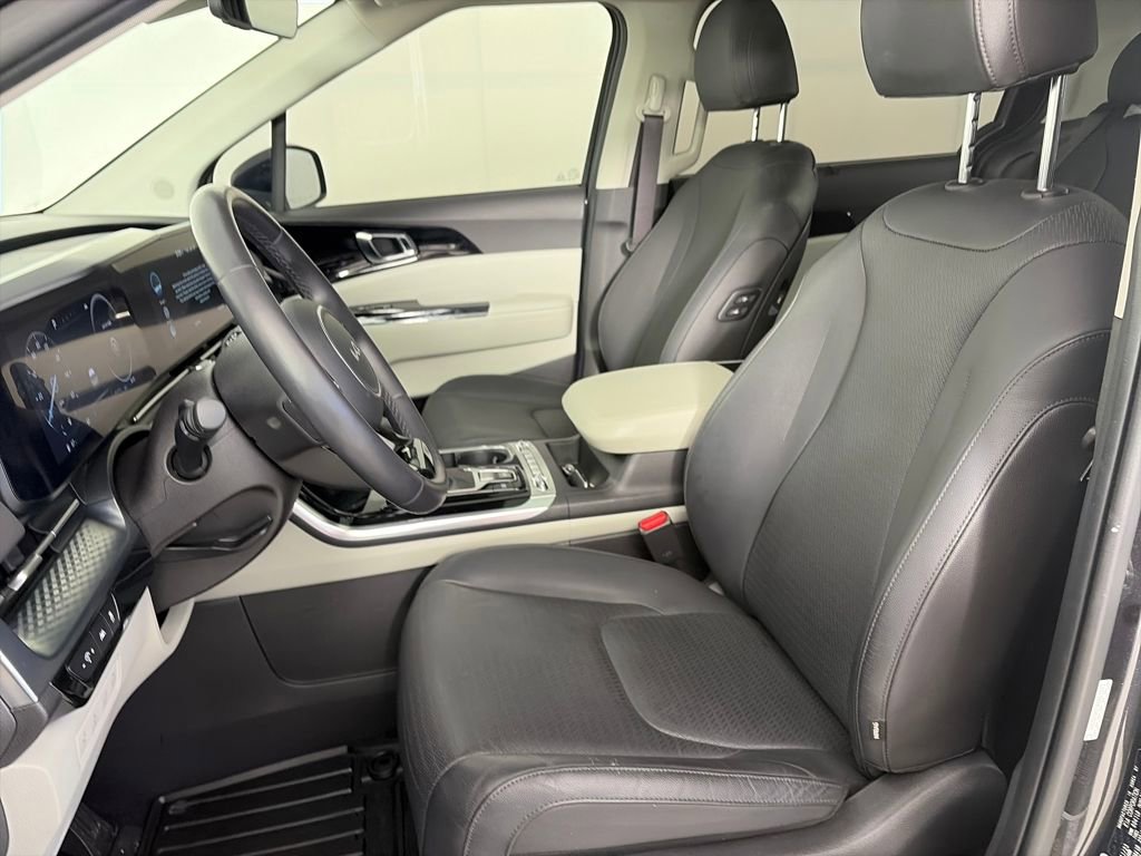 Used 2024 Kia Carnival SX Prestige image 11