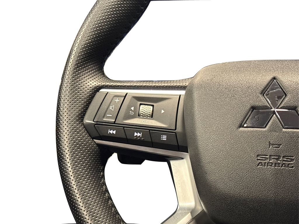 Used 2025 Mitsubishi Outlander SE image 33