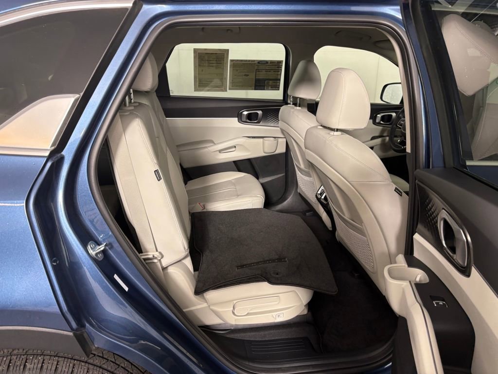 Used 2025 Kia Sorento EX image 37