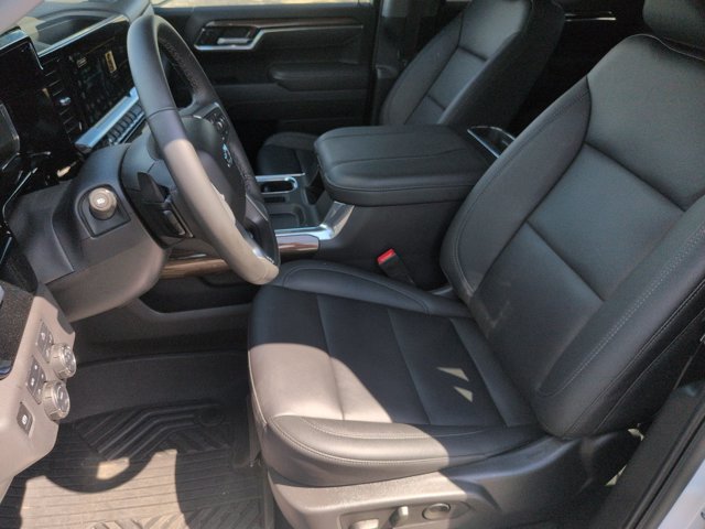 Used 2025 Chevrolet Silverado 1500 LT Trail Boss w/ Convenience Package II AWD/4WD image 16