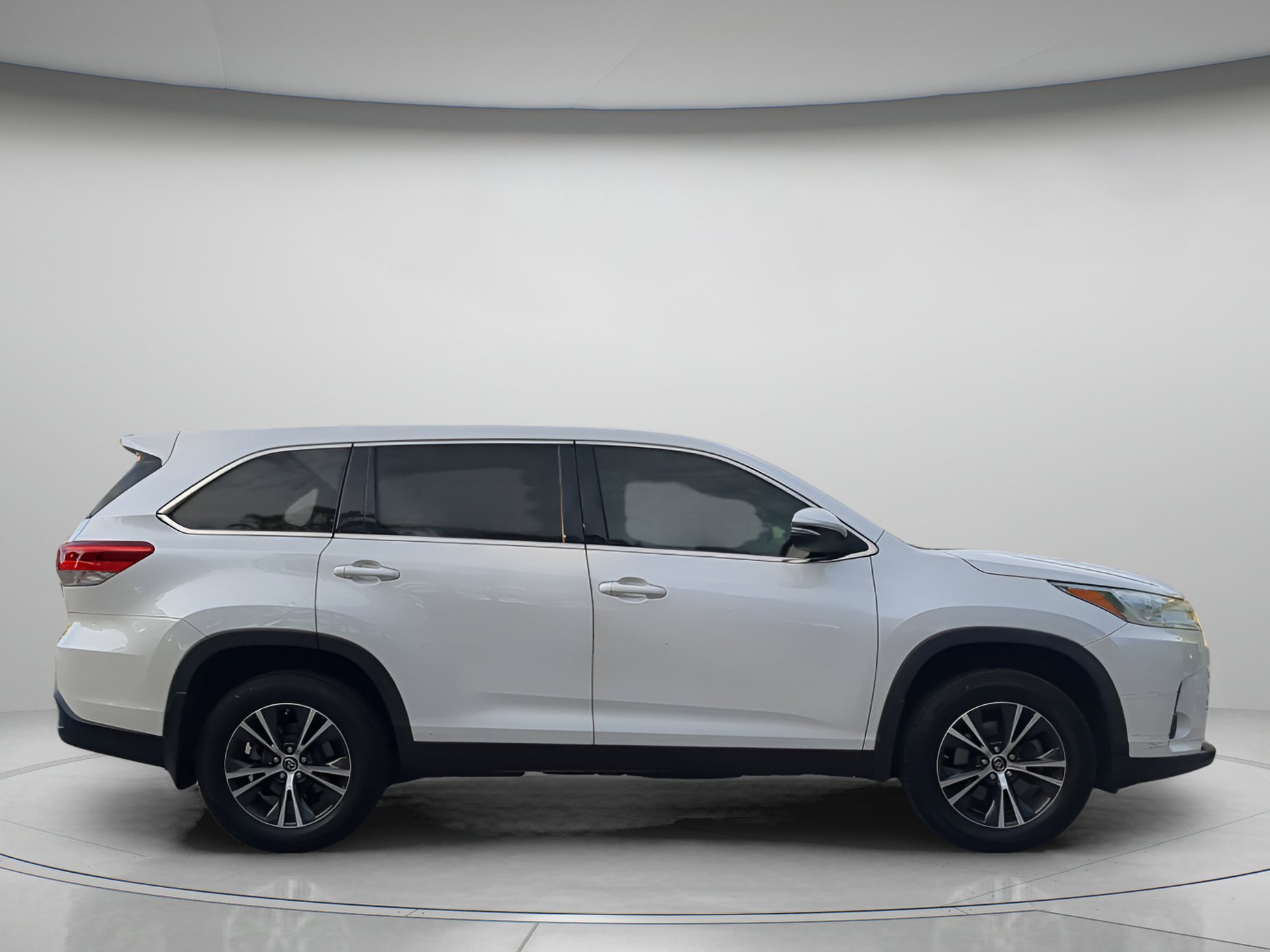 Used 2019 Toyota Highlander LE FWD image 39