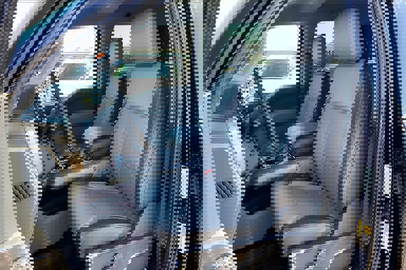 Certified 2022 Ford F150 Lariat w/ Equipment Group 502A High image 9