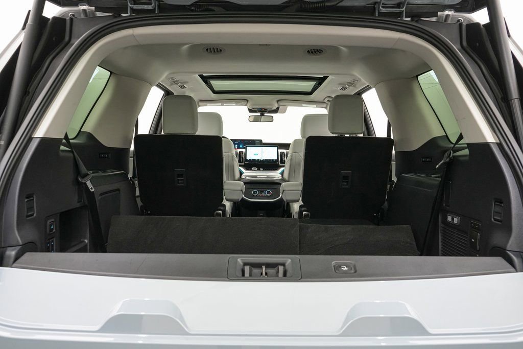 Certified 2025 Ford Expedition Platinum image 24