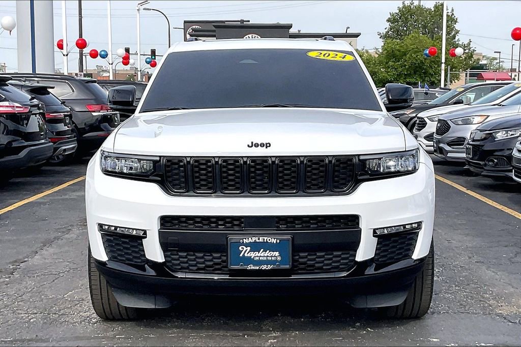 Used 2024 Jeep Grand Cherokee L Limited w/ Black Appearance Package AWD/4WD image 2