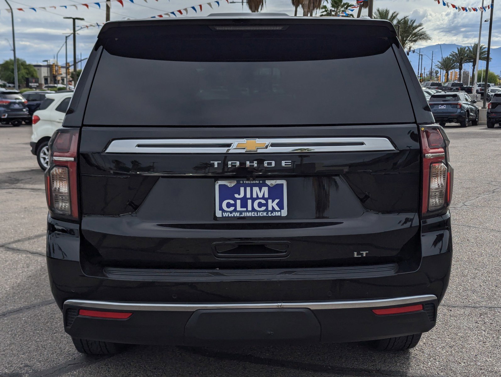 Used 2022 Chevrolet Tahoe LT w/ Luxury Package AWD/4WD image 3