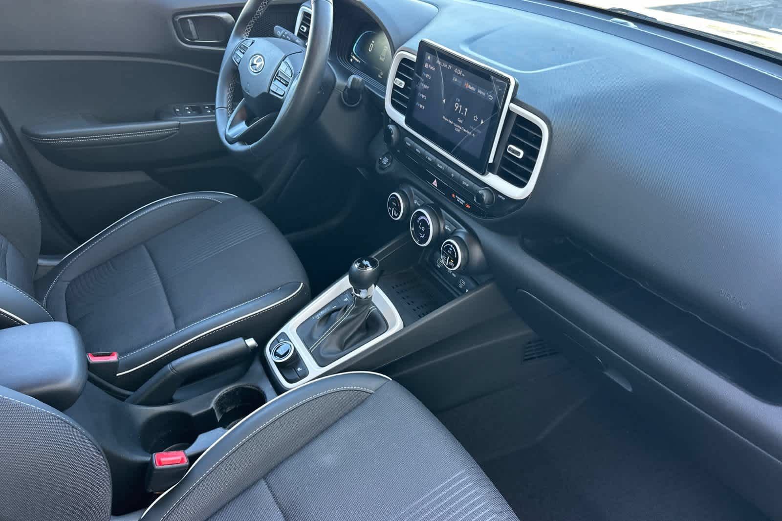 Used 2026 Hyundai Venue SEL FWD image 17