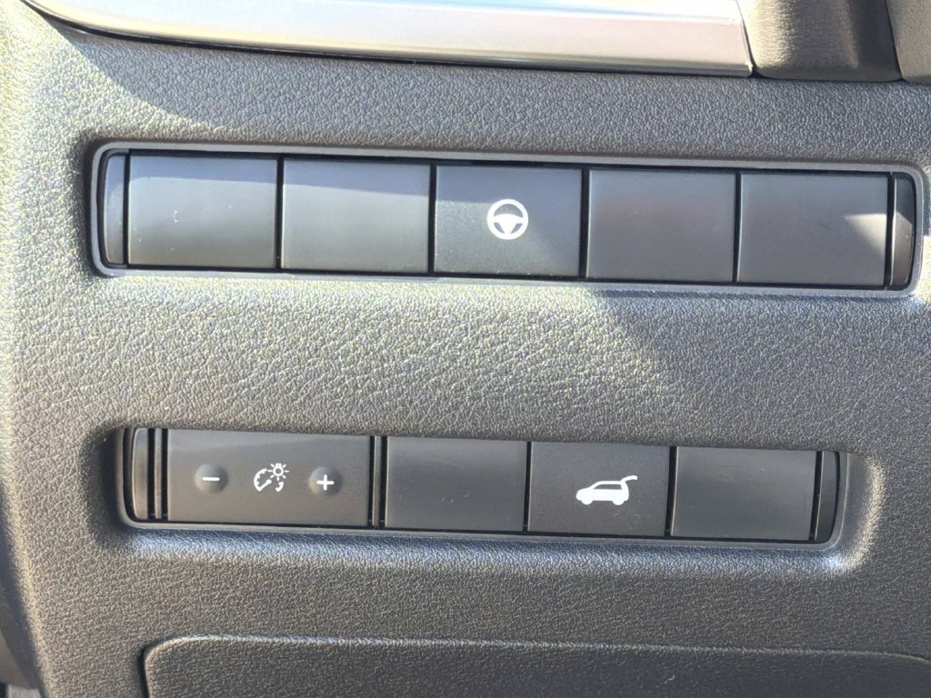 Used 2021 Nissan Rogue SV w/ Premium Package FWD image 18