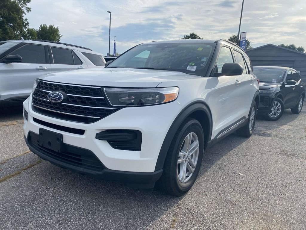 Certified 2024 Ford Explorer XLT RWD image 3